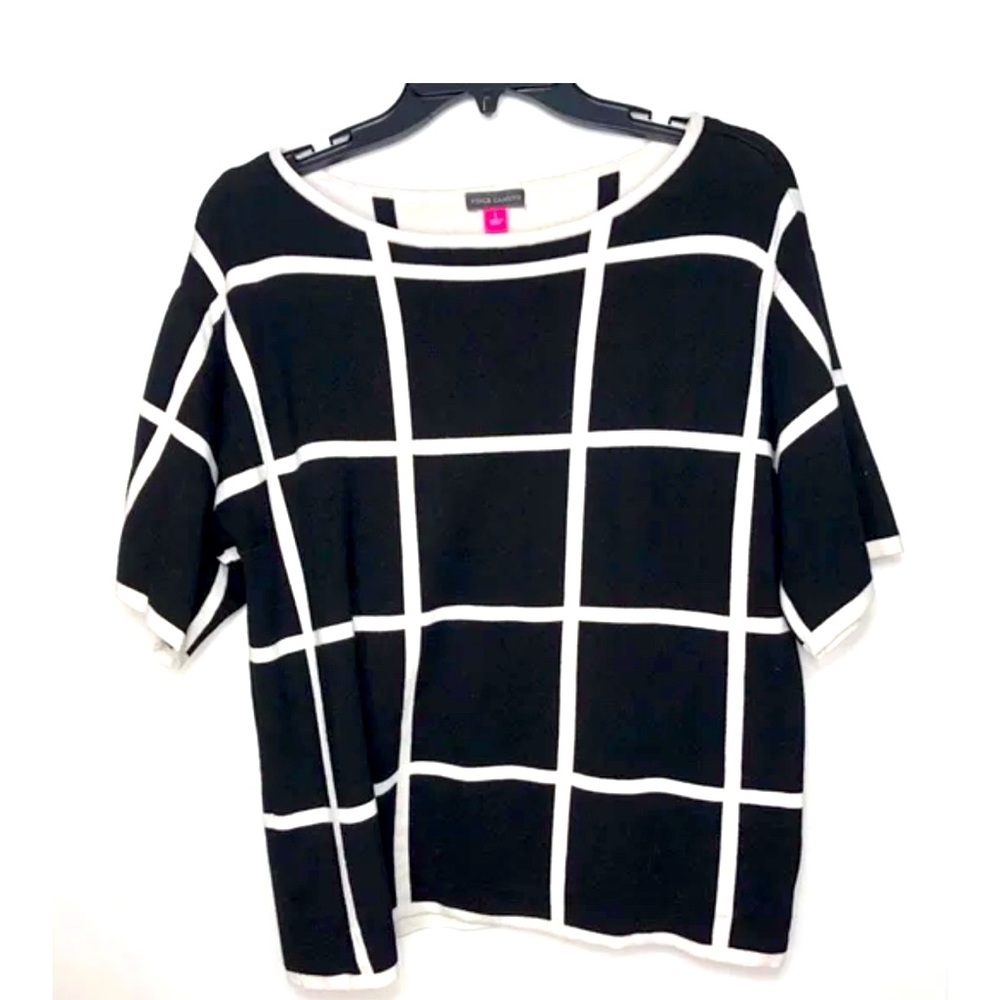 Vince Camuto black and white sweater shirt great condition perfect for spring🐣